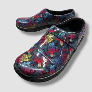 Klogs Mission Clog Size 8 Madrid Rainbow Sea Turtle Print Slip-On Comfort Shoe